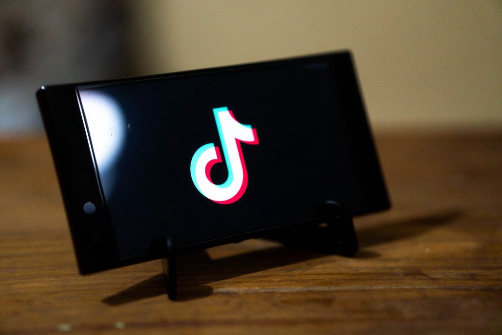 TikTok refuerza la privacidad de los menores en la plataforma