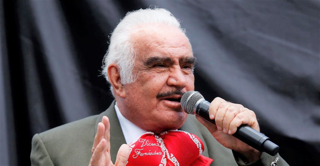 Vicente Fernández permanece hospitalizado tras ser intervenido por una lesión cervical