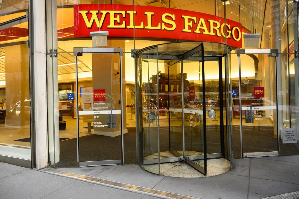 Amazon, BlackRock y Wells Fargo posponen la vuelta de sus trabajadores a las oficinas