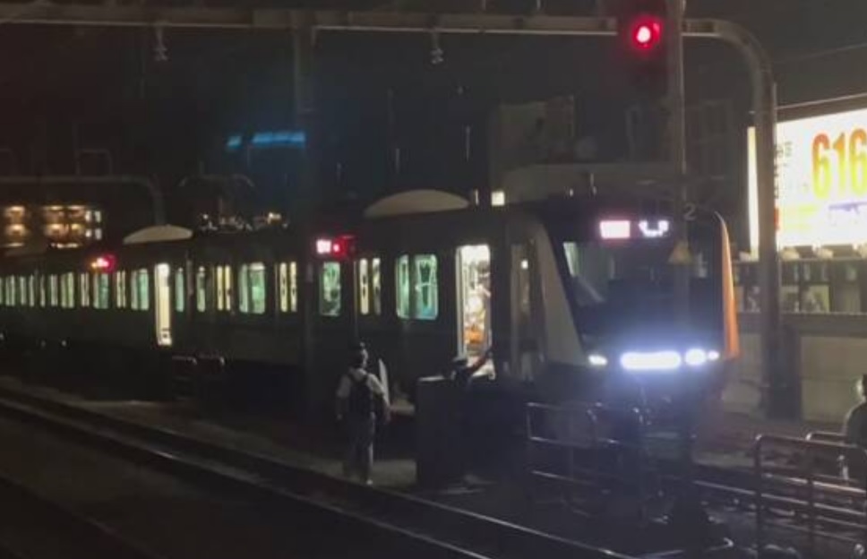 10 personas resultaron heridas durante un ataque con cuchillo en un tren de Tokio