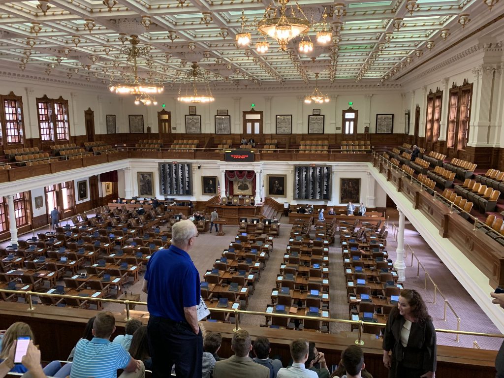 Emiten órdenes de arresto contra 52 congresistas demócratas de Texas por "fugarse"
