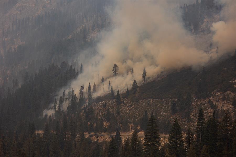 El incendio Caldor se acerca al lago Tahoe tras arrasar 71.700 hectáreas