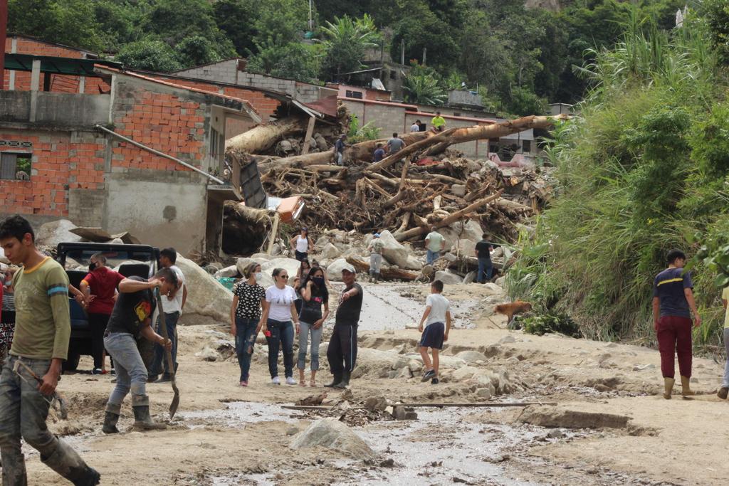 Suben a 15 los muertos y a 6 los desaparecidos por las lluvias en Venezuela