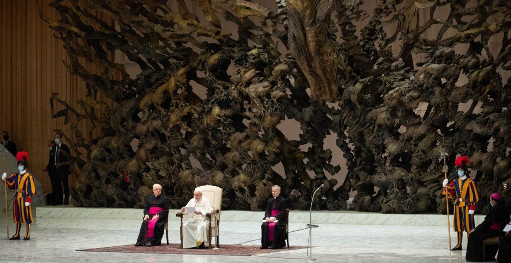 Vacunarse y ayudar a otros a que lo hagan "es un acto de amor", dijo el papa Francisco
