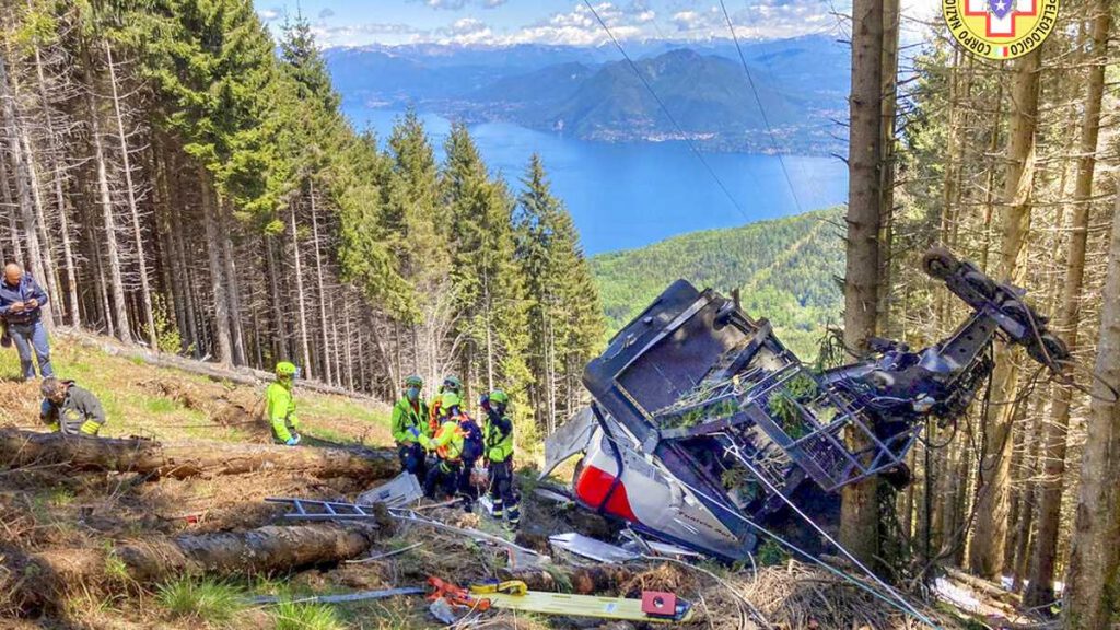 Niño que sobrevivió a accidente de teleférico en Italia fue secuestrado por su abuelo