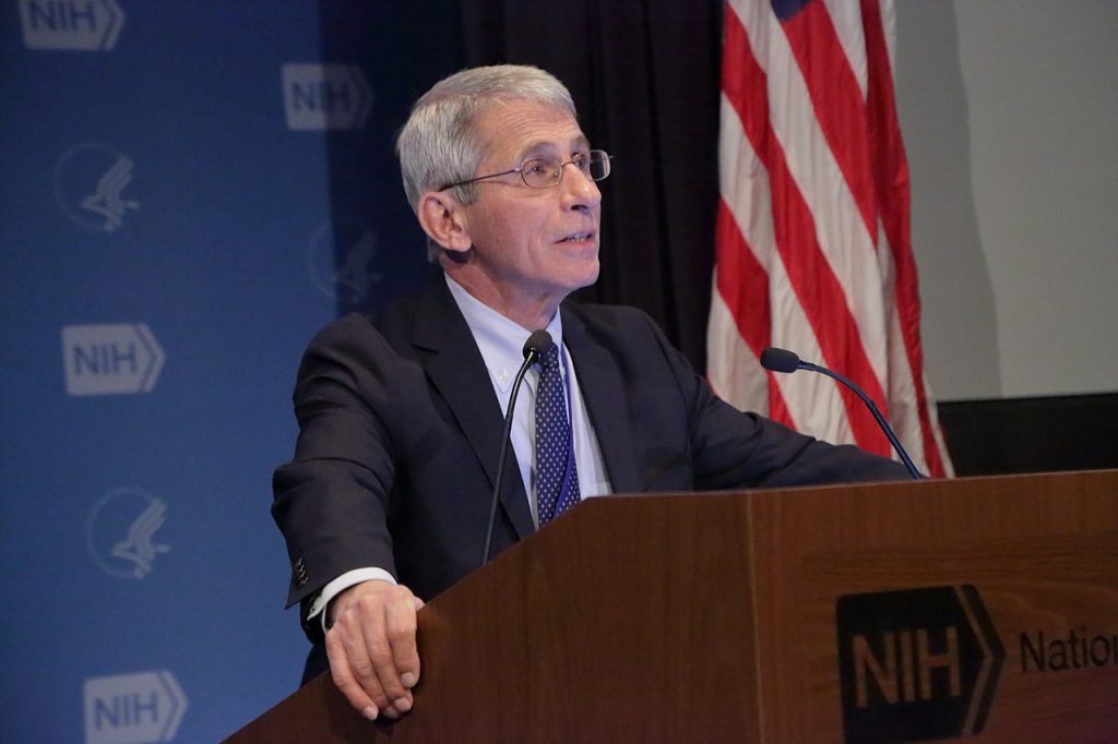 Fauci advierte que hospitales están cerca de alcanzar máxima capacidad
