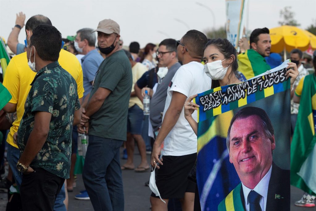 Bolsonaro prohíbe a redes sociales remover contenidos en forma "arbitraria"