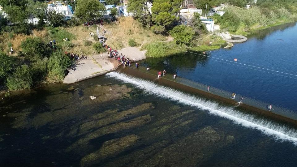 EEUU suspende las devoluciones en caliente de los migrantes que llegan a la frontera