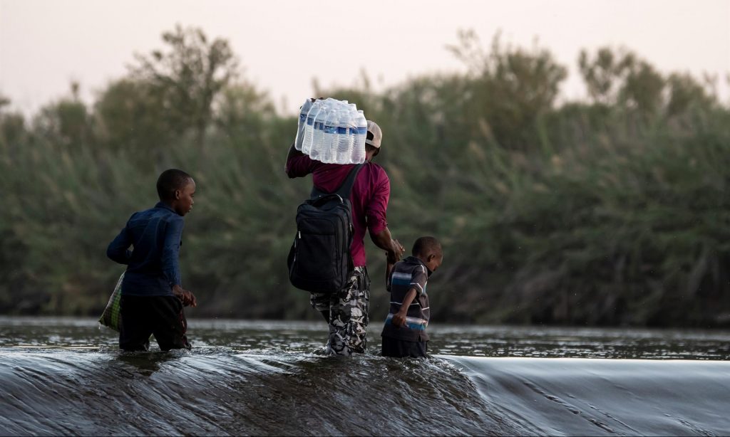 EEUU recuerda que sus fronteras no están abiertas y pide abstenerse del peligroso viaje