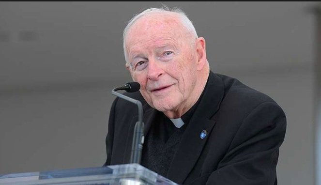 Excardenal se declara inocente de agresión sexual a menor