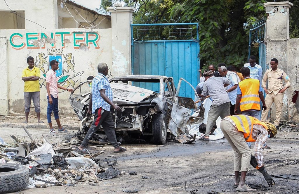 Explosión de coche bomba en Somalia deja al menos ocho muertos