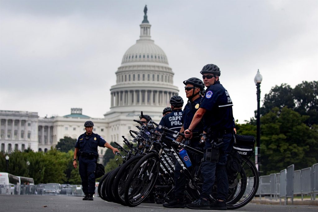 El FBI tenía un informante en la turba que asaltó el Capitolio, según medios