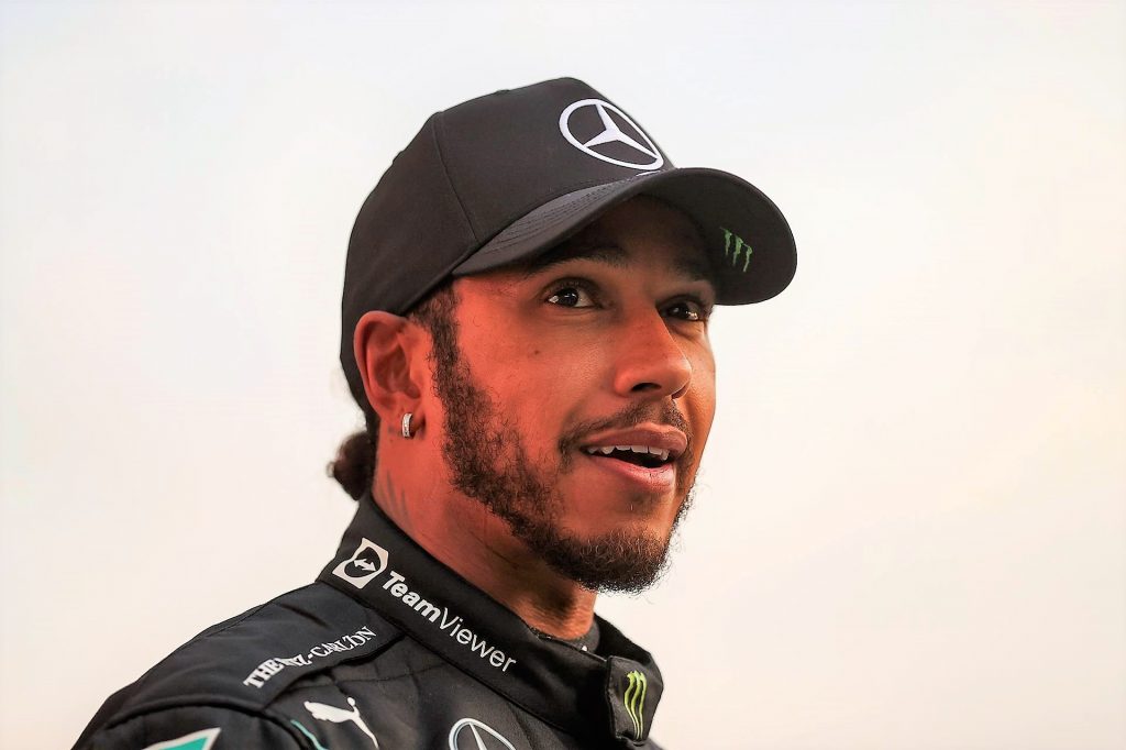 Lewis Hamilton manda en los segundos libres
