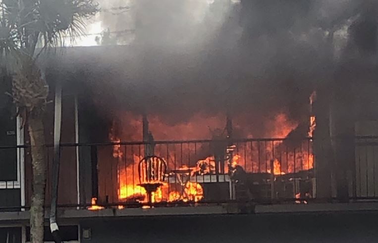 Incendio consume un apartamento en la calle Arlington de Orlando