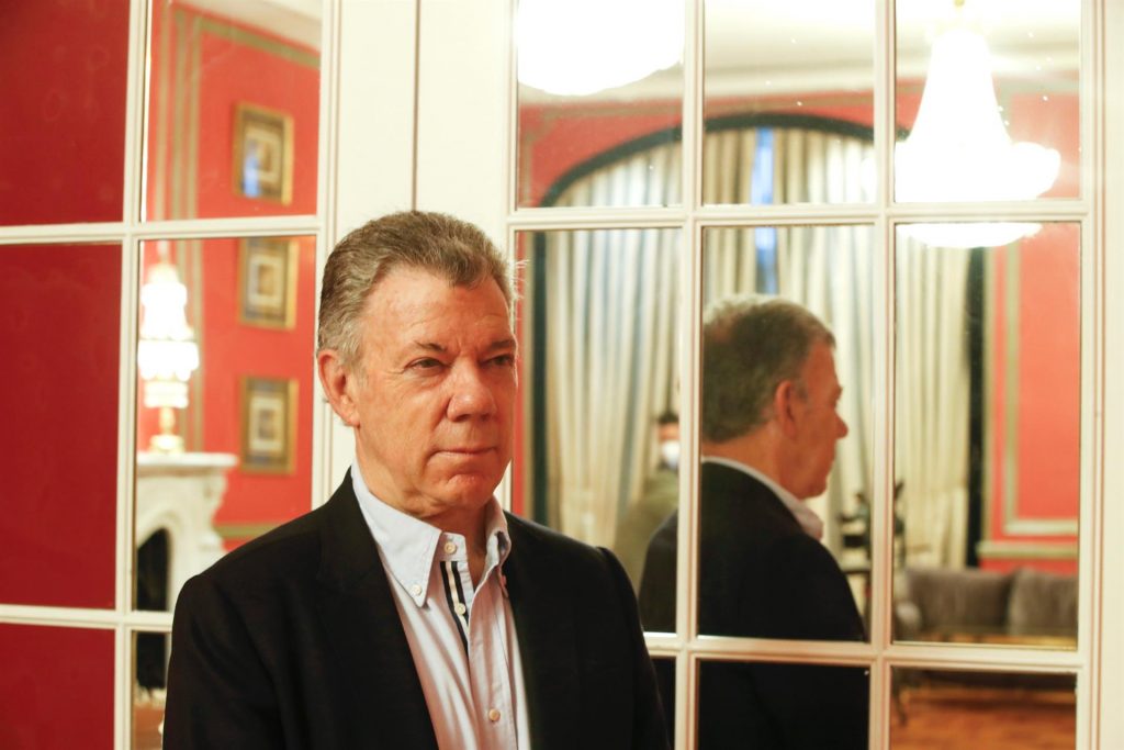 Juan Manuel Santos: "Tengo una conversación pendiente con Álvaro Uribe"