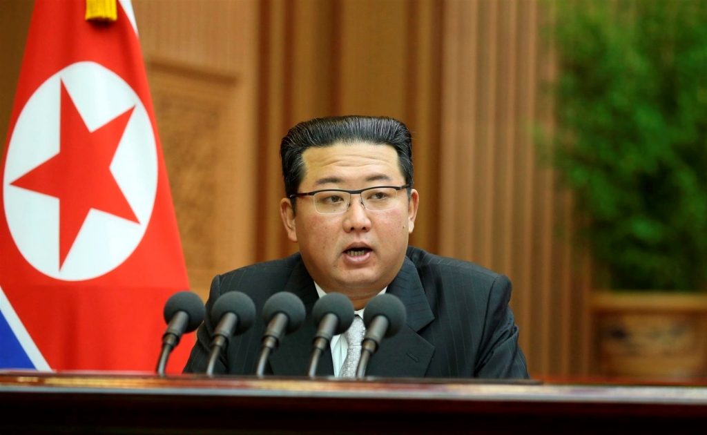 Kim Jong-un dice que EEUU mantiene "política hostil" y rechaza dialogar