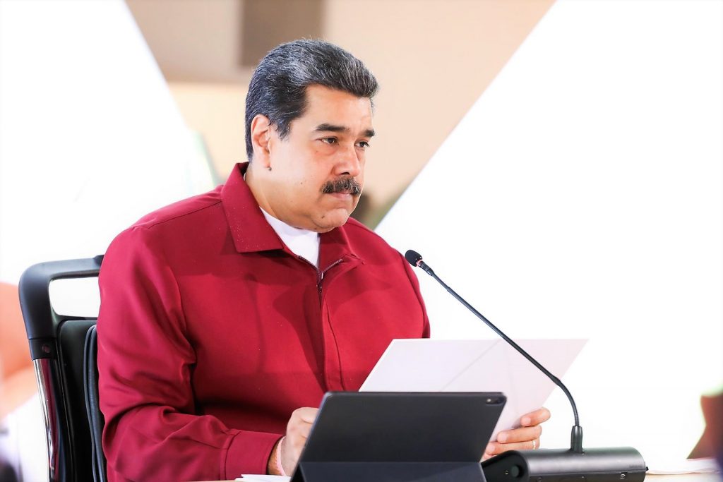Maduro nombra nuevo director de banco estatal antes de reconversión monetaria