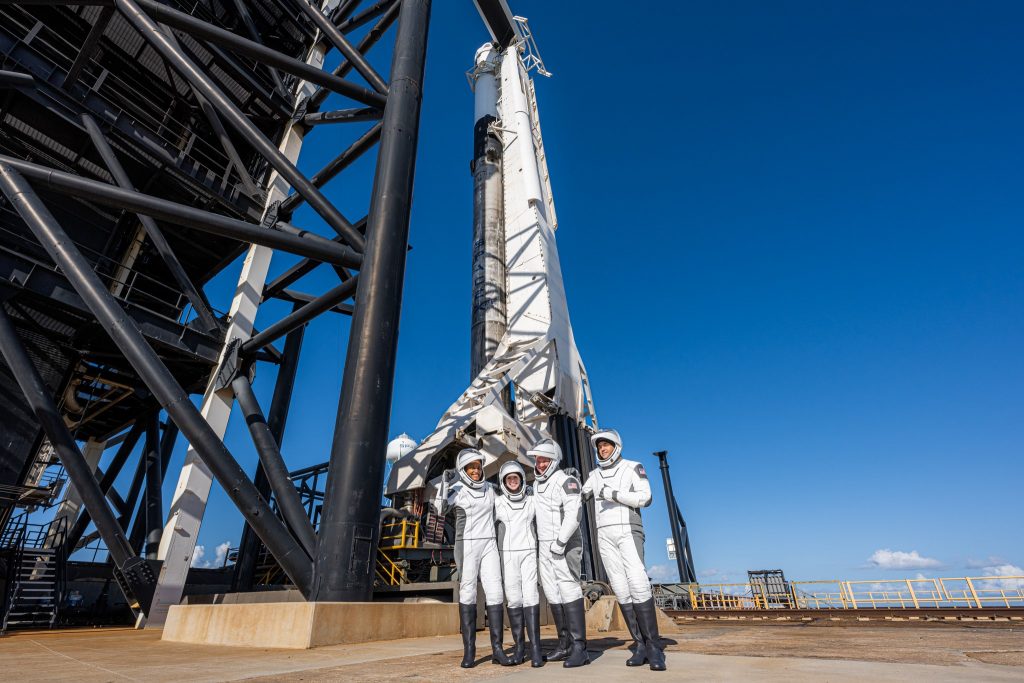 Ya despegó la cápsula de SpaceX con la primera misión de civiles