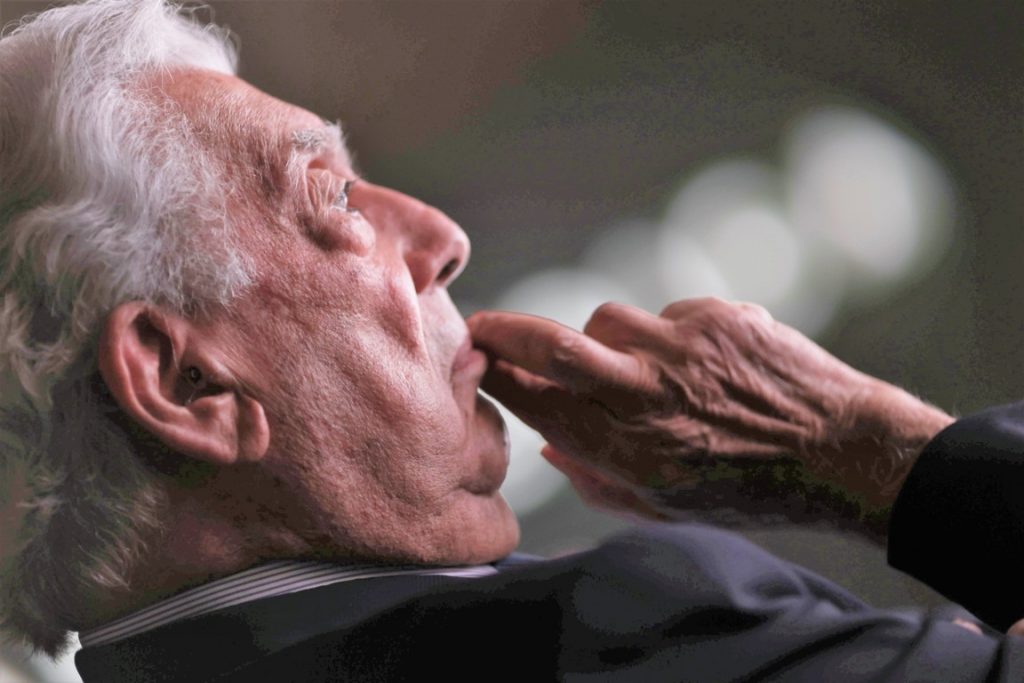 Vargas Llosa revela que un abuso en su infancia le apartó de la religión