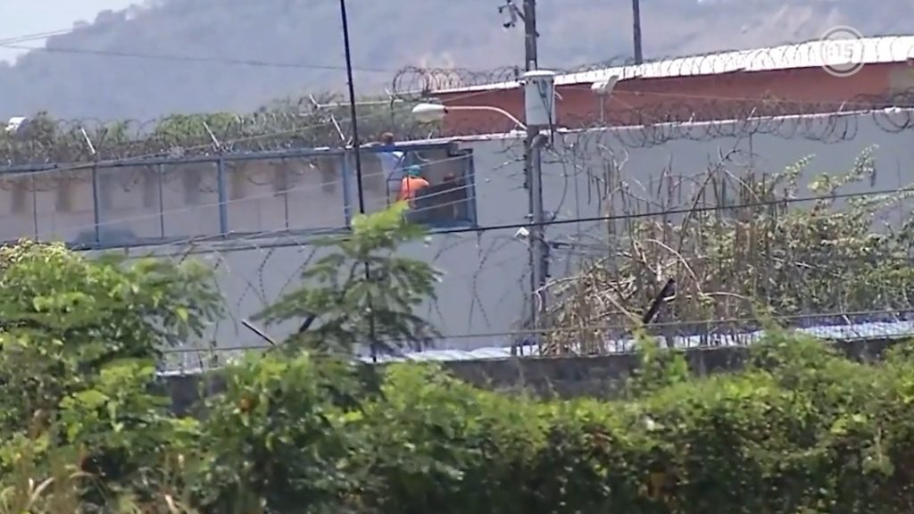 Se eleva la cifra de muertos y heridos tras enfrentamientos en cárcel de Ecuador
