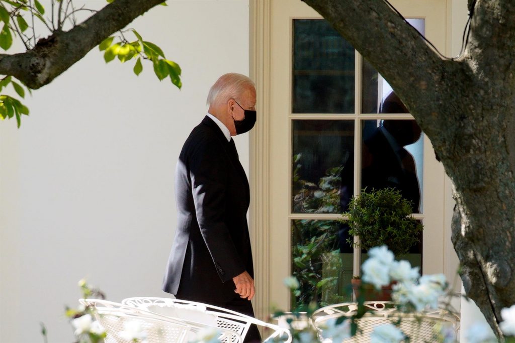 La "árbitro" del Senado asesta un nuevo golpe al plan migratorio de Biden