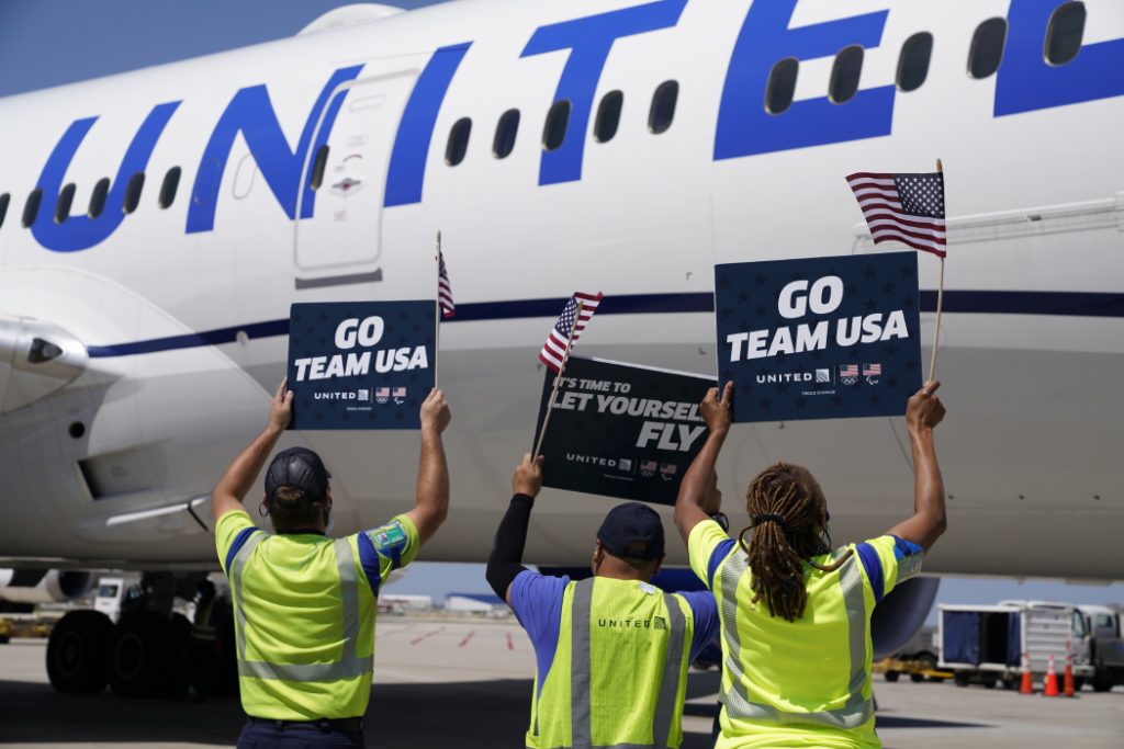 593 trabajadores de United Airlines serán despedidos por no vacunarse contra la COVID-19