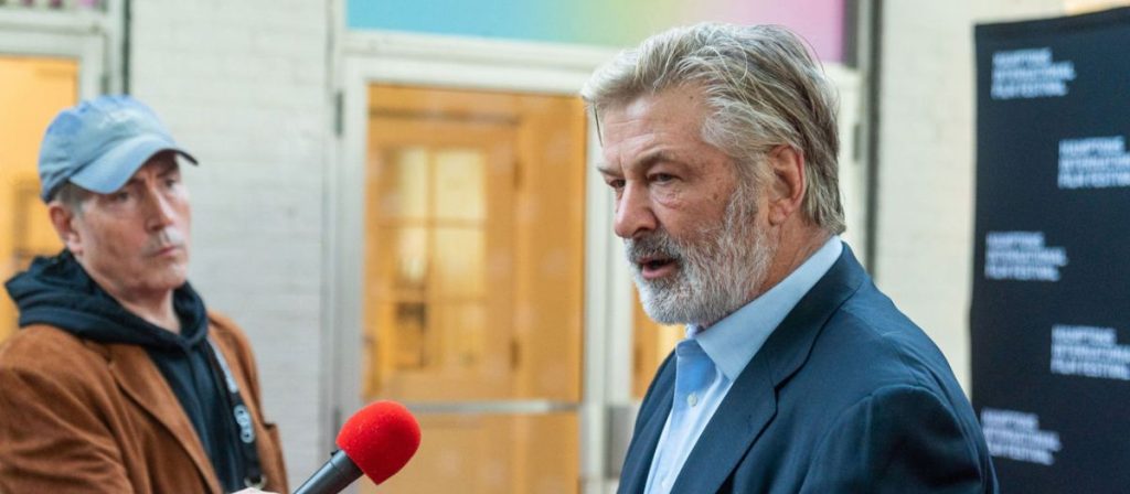 Baldwin habla diariamente con la Policía tras el accidente mortal