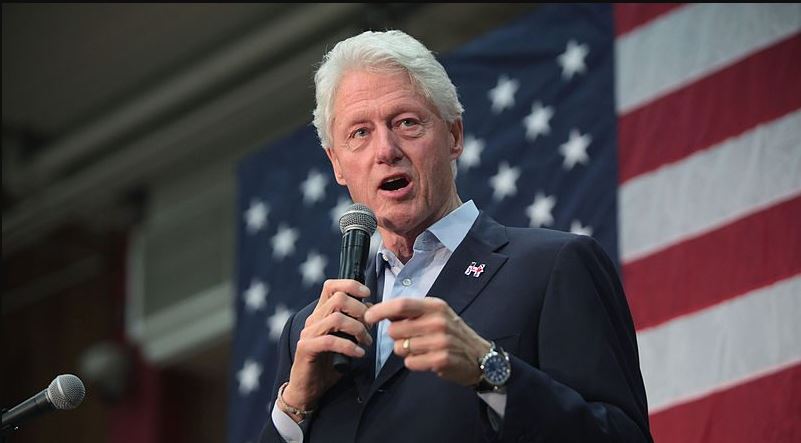 Bill Clinton sale del hospital tras varios días ingresado por una infección en la sangre