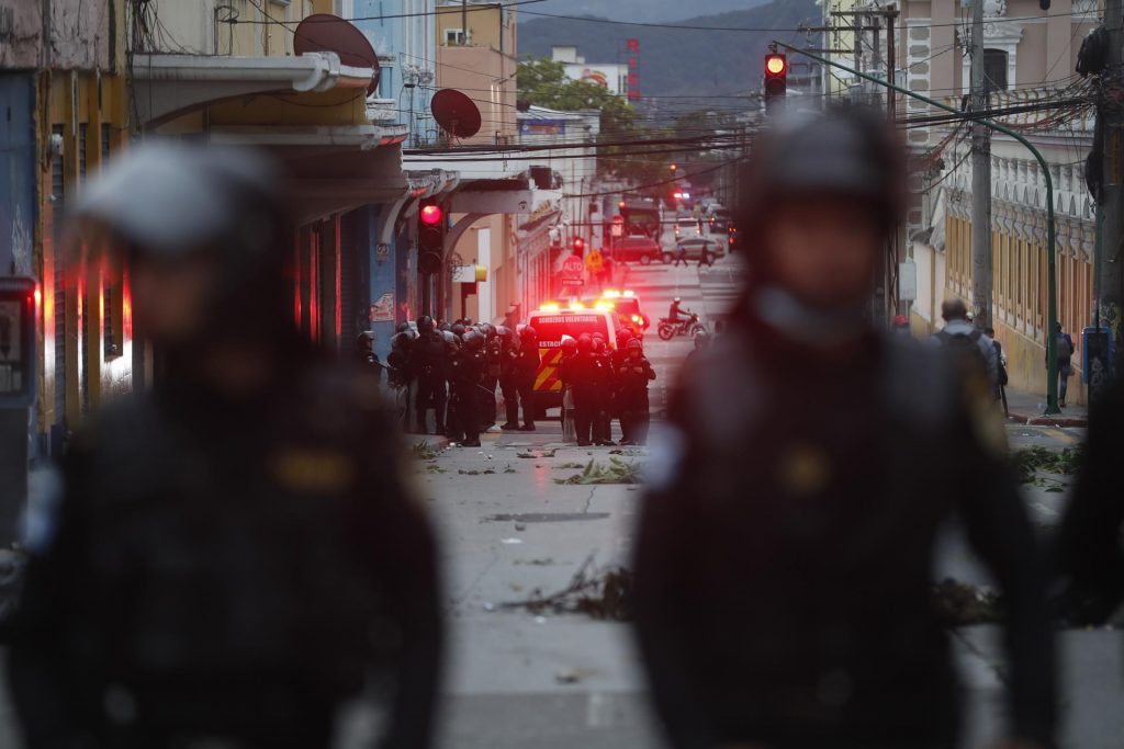 Policía antimotines de Guatemala retoma el control del Congreso