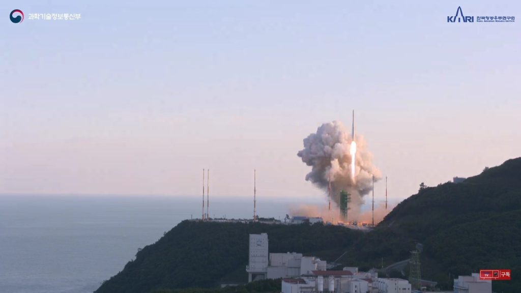 Corea del Sur lanza su primer cohete espacial completamente nacional