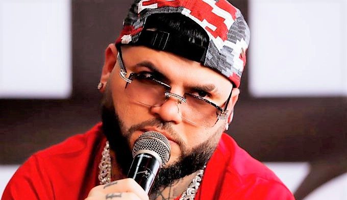 El video Baja Cali de Farruko está inspirado en corridos tumbados