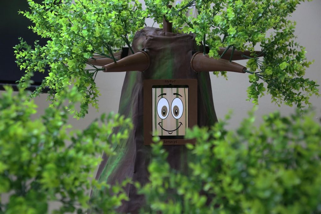 "MyRot", el primer "árbol robot" que ayuda a menores con autismo en Panamá