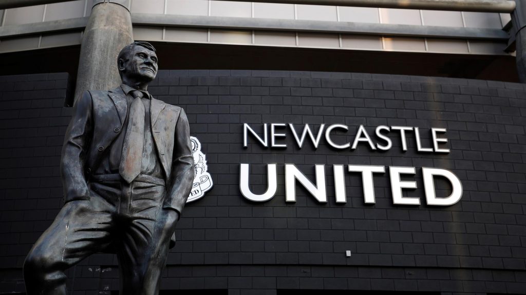 El Newcastle United cerró su venta a un fondo saudí