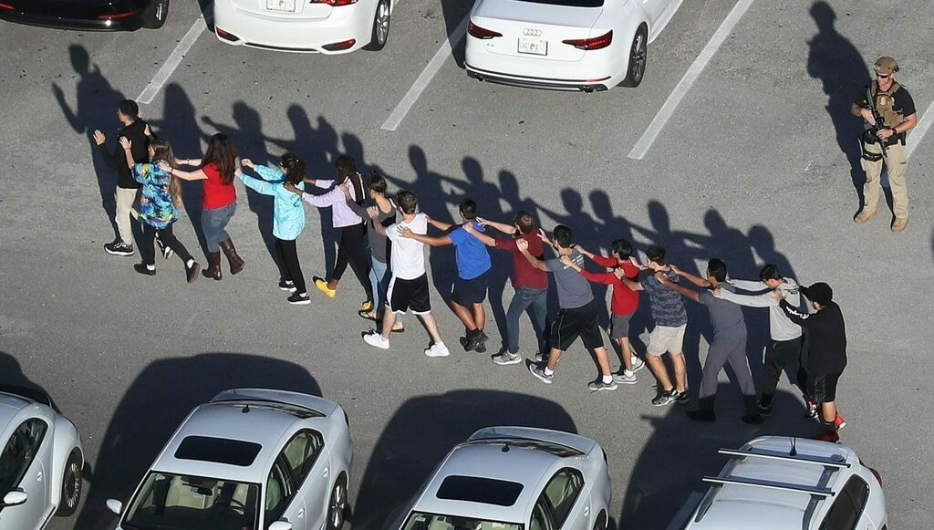 52 familias de víctimas de Parkland recibirán US$ 25 millones