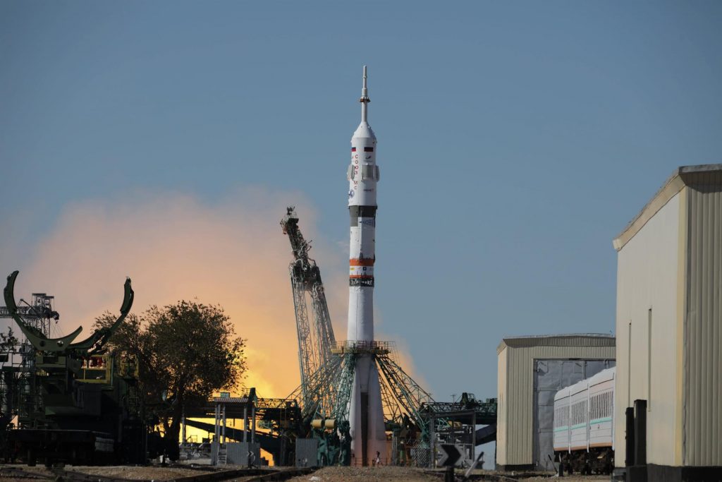 La Soyuz MS-19 despegó rumbo a la EEI para grabar una película en el espacio