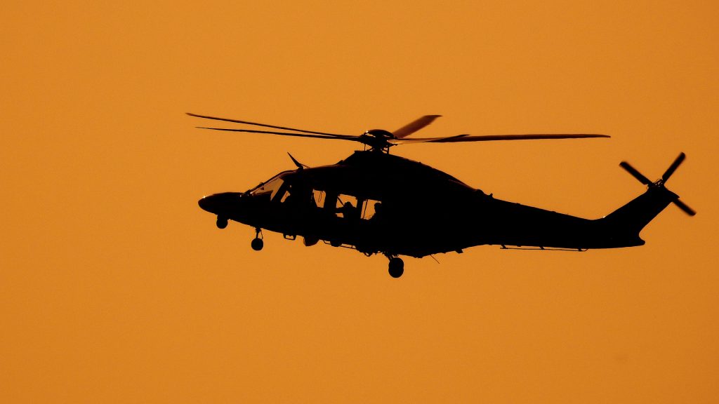 Un helicóptero cargado de dinero realiza un aterrizaje de emergencia en Libia