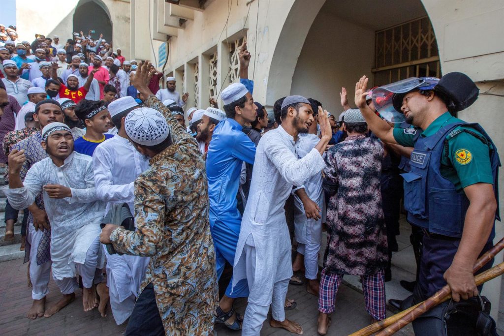 Suben a 6 los muertos por disturbios entre musulmanes e hindúes en Bangladesh