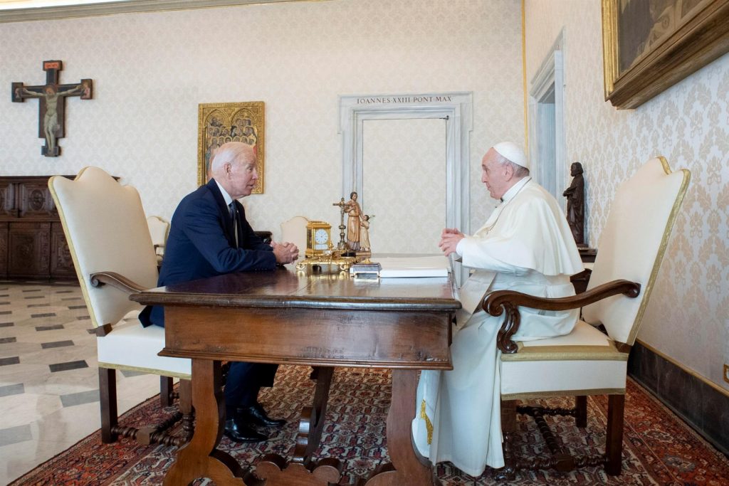 Reunión privada entre el papa y Biden se prolongó por 75 minutos