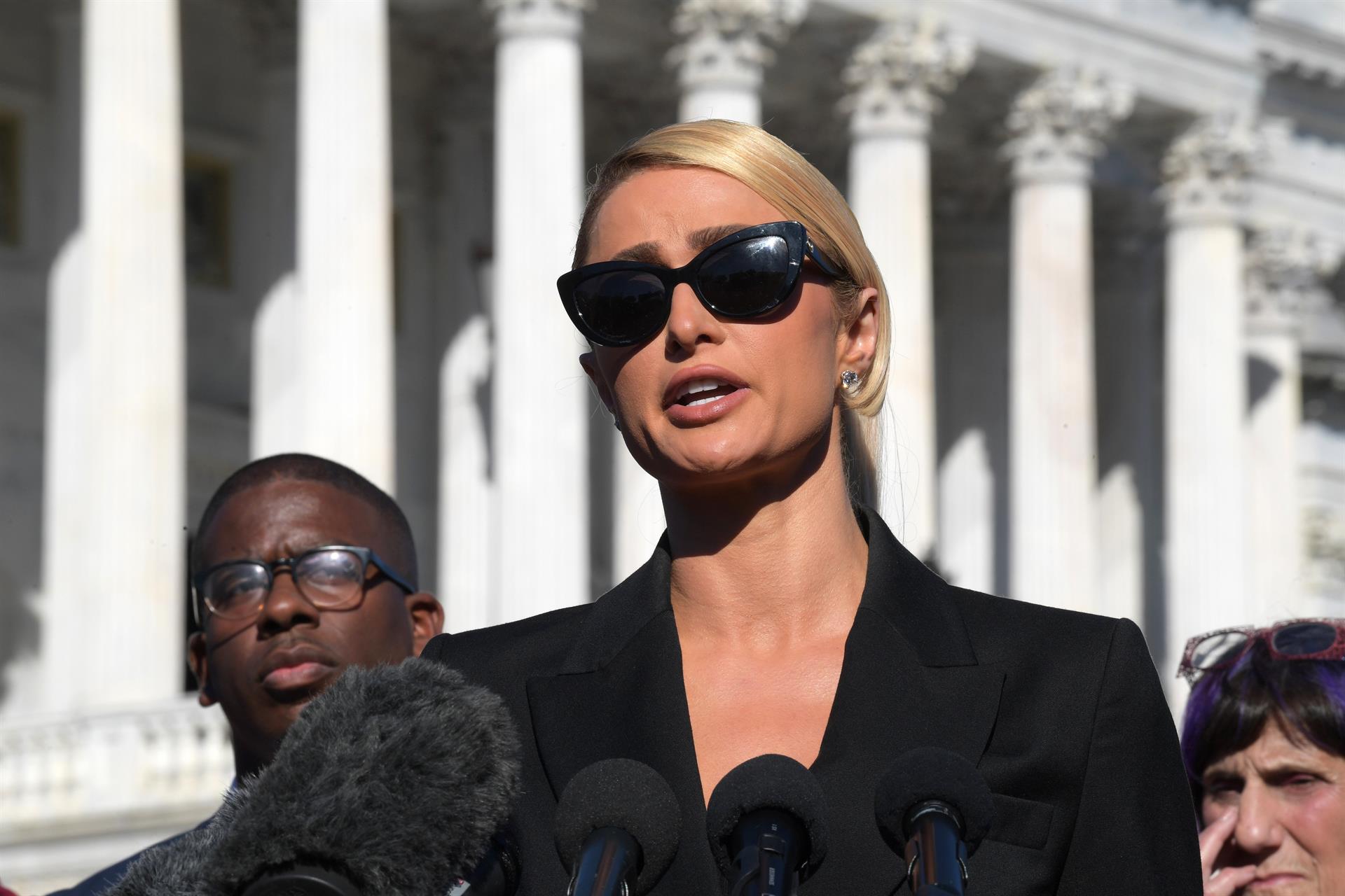 Paris Hilton urge al Congreso de EEUU proteger a adolescentes detenidos