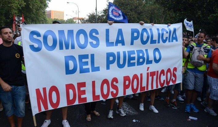 Casi 5.000 policías se suman al paro en Puerto Rico