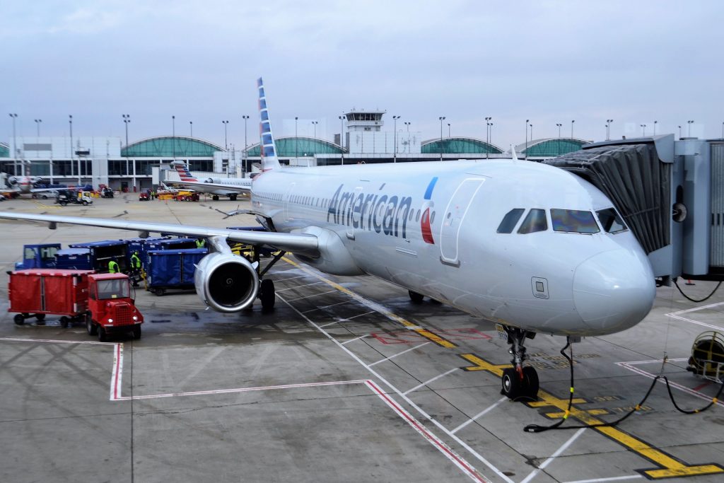 Cancelan otros 338 vuelos en American Airlines
