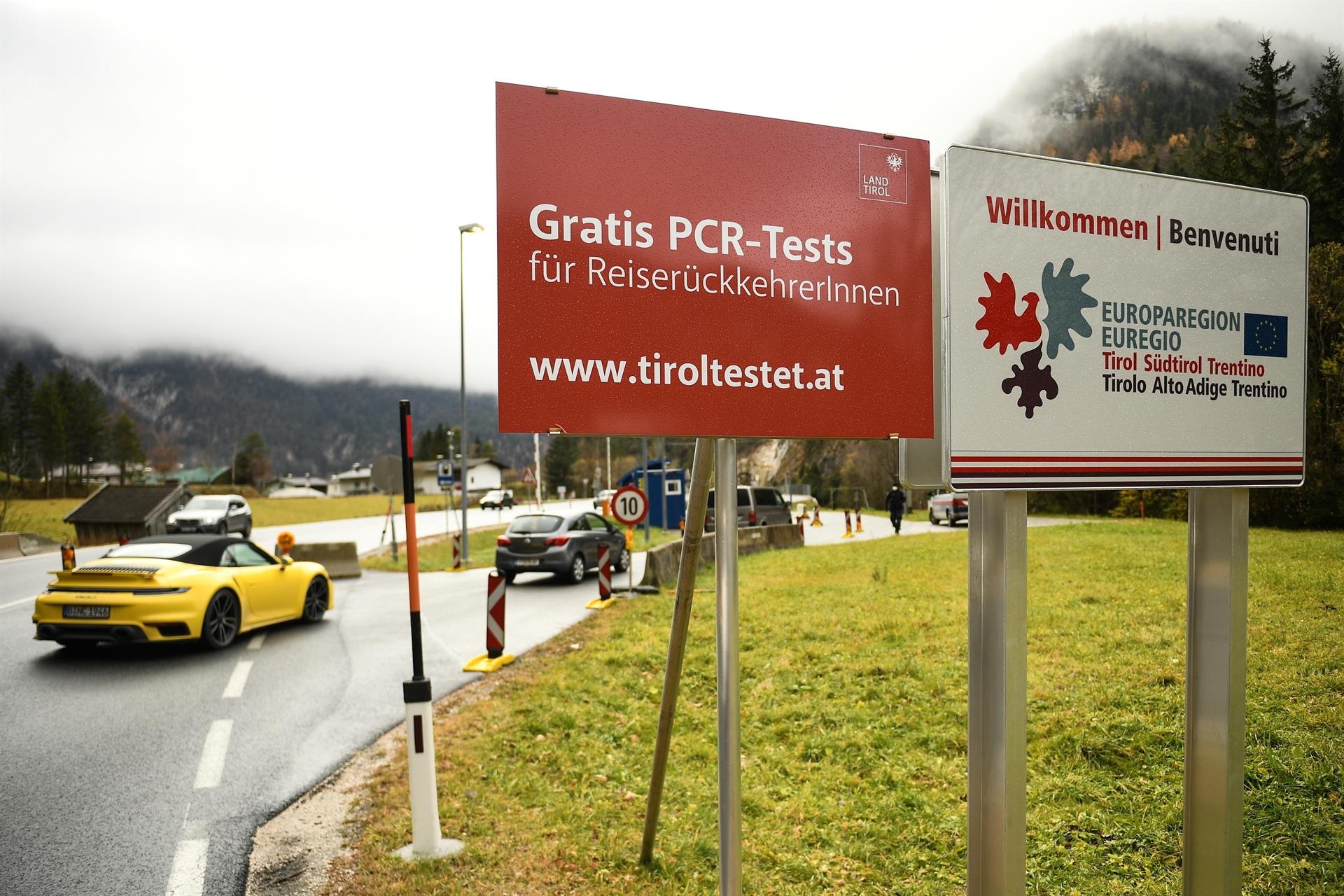 Anuncian vacunación obligatoria y confinamiento contra la COVID-19 en Austria