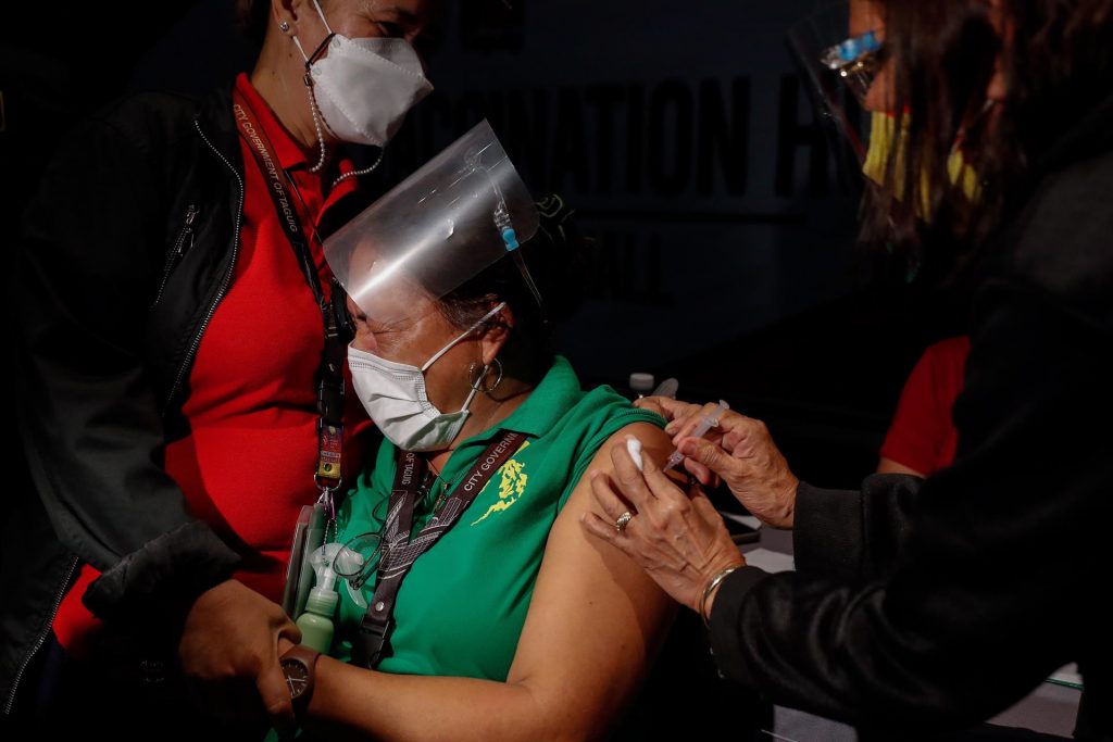 Comida gratis para vacunar a 15 millones de personas en 3 días en Filipinas