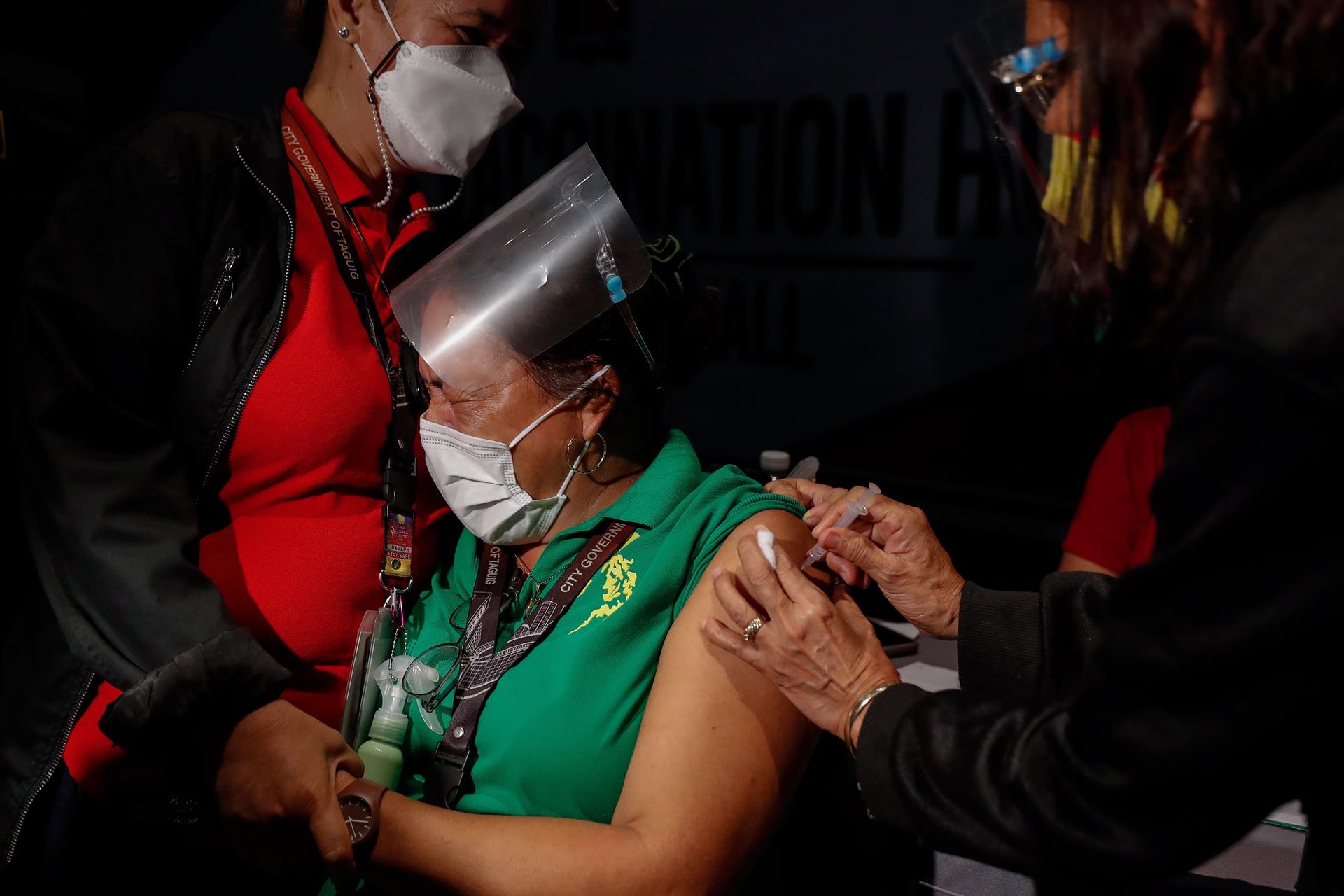 Comida gratis para vacunar a 15 millones de personas en 3 días en Filipinas
