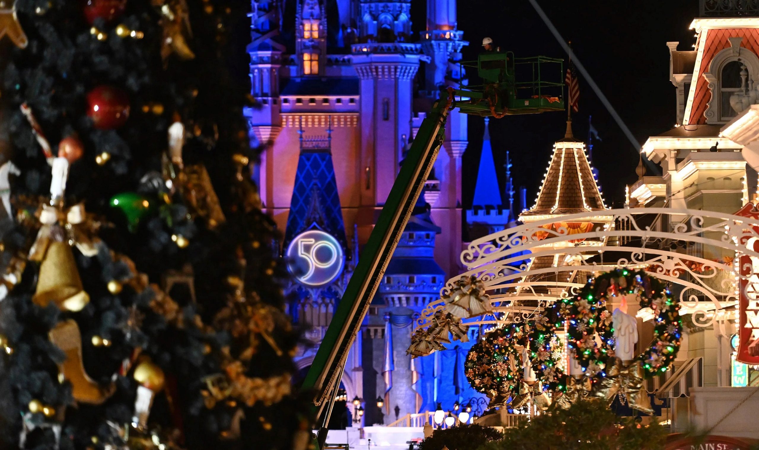 Disney World pasa sin transición de Halloween a una Navidad adelantada