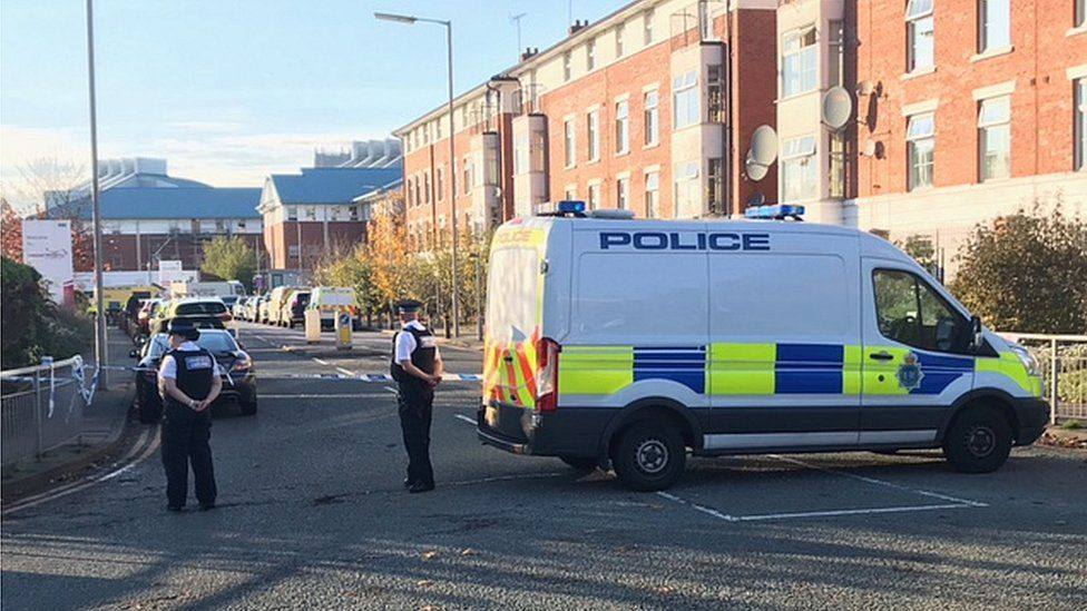 Tres detenidos por terrorismo tras explosión de un auto en Liverpool