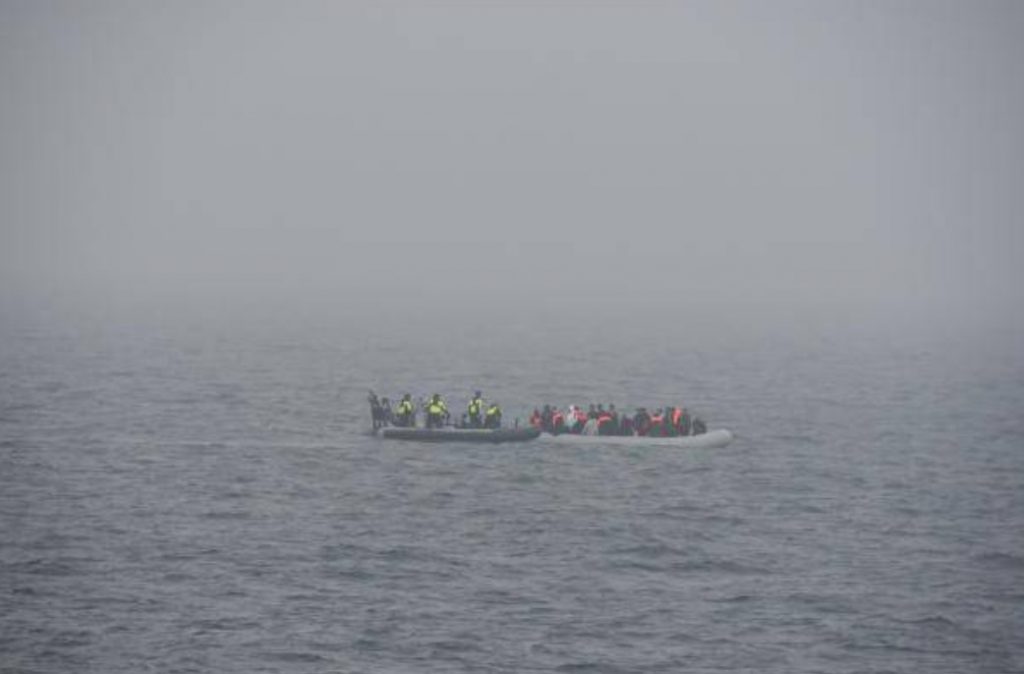 Francia rescata a más de 240 migrantes que cruzaban el Canal de la Mancha