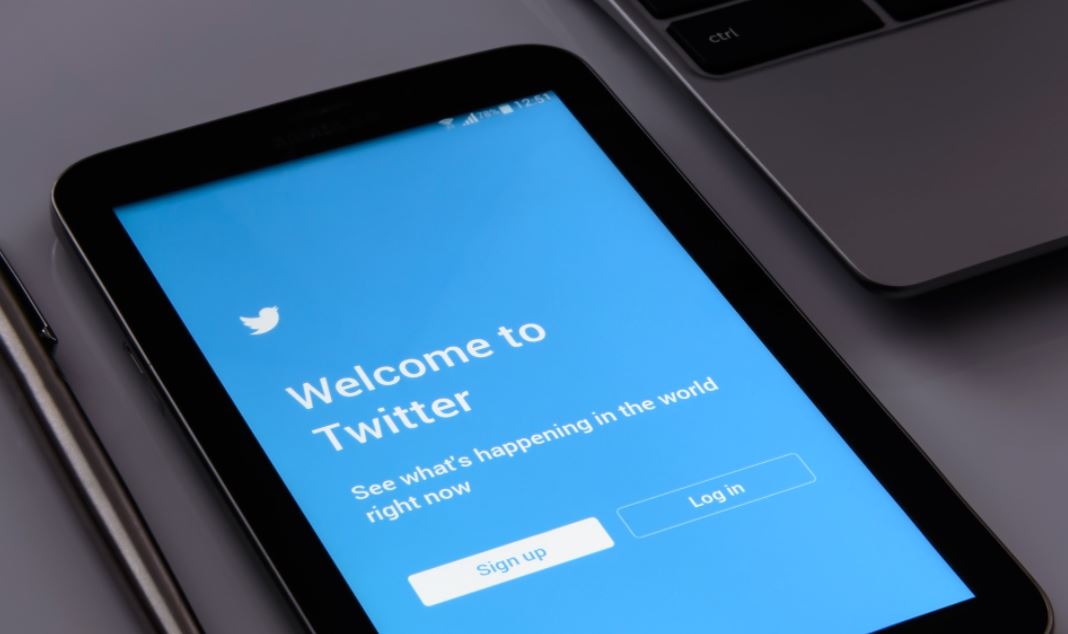 Twitter suspende la cuenta de Saif al Islam Gadafi 24 horas después de su creación