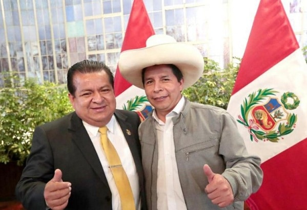 Lo que escondía el secretario de Castillo en el baño del Palacio de Gobierno