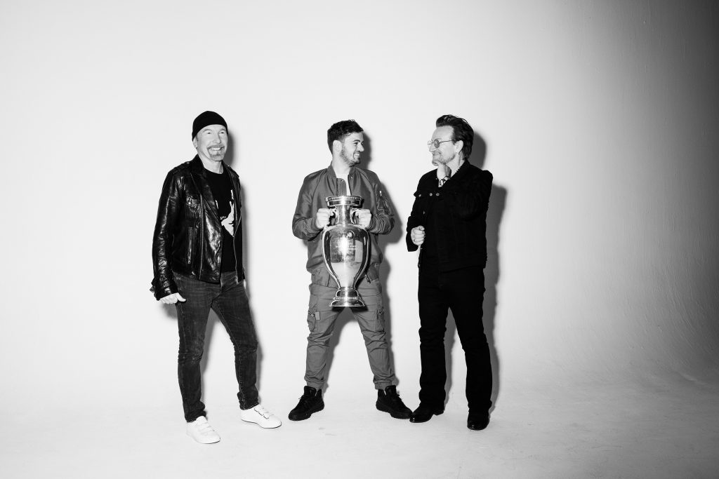 U2 celebra la apertura de su cuenta en TikTok lanzando un nuevo tema